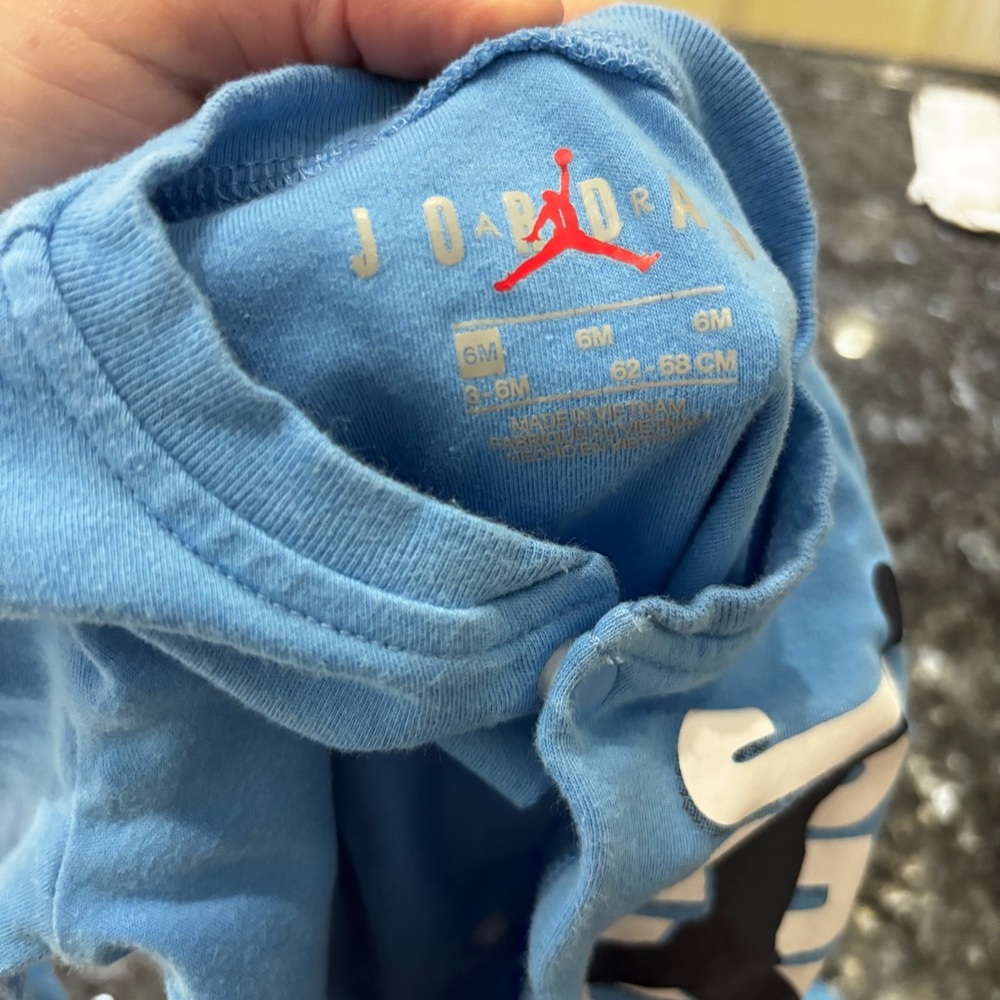 Air Jordan Baby Outfit 6 months - Picture 3 of 3